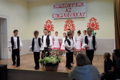 20110826_1292351571_anyak-napja8